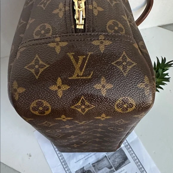 Louis Vuitton Monogram Deauville 
Date Code MI 0037 ( the best I can make of it) - Picture 7 of 15